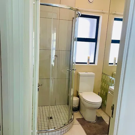 2 Bedroom 2 Bathroom Apartment In Sandton Johannesburg Buitenkant foto